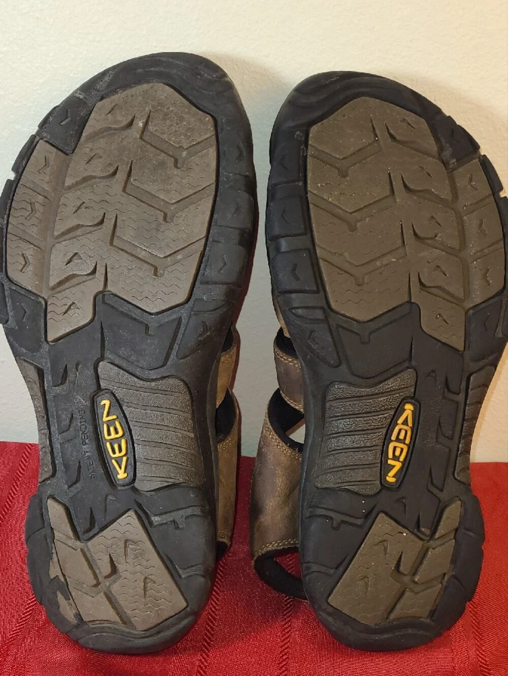 Keen Newport H2 Brown Men Closed-Toe Leather Hiking Sandals with Yellow Accents